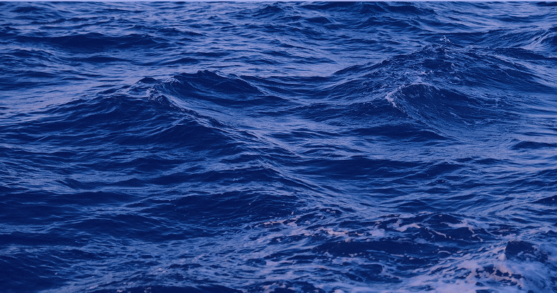 Ondas do mar em tons de azul